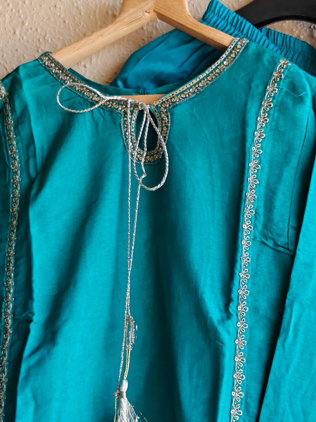 Neel-E-Andaaz