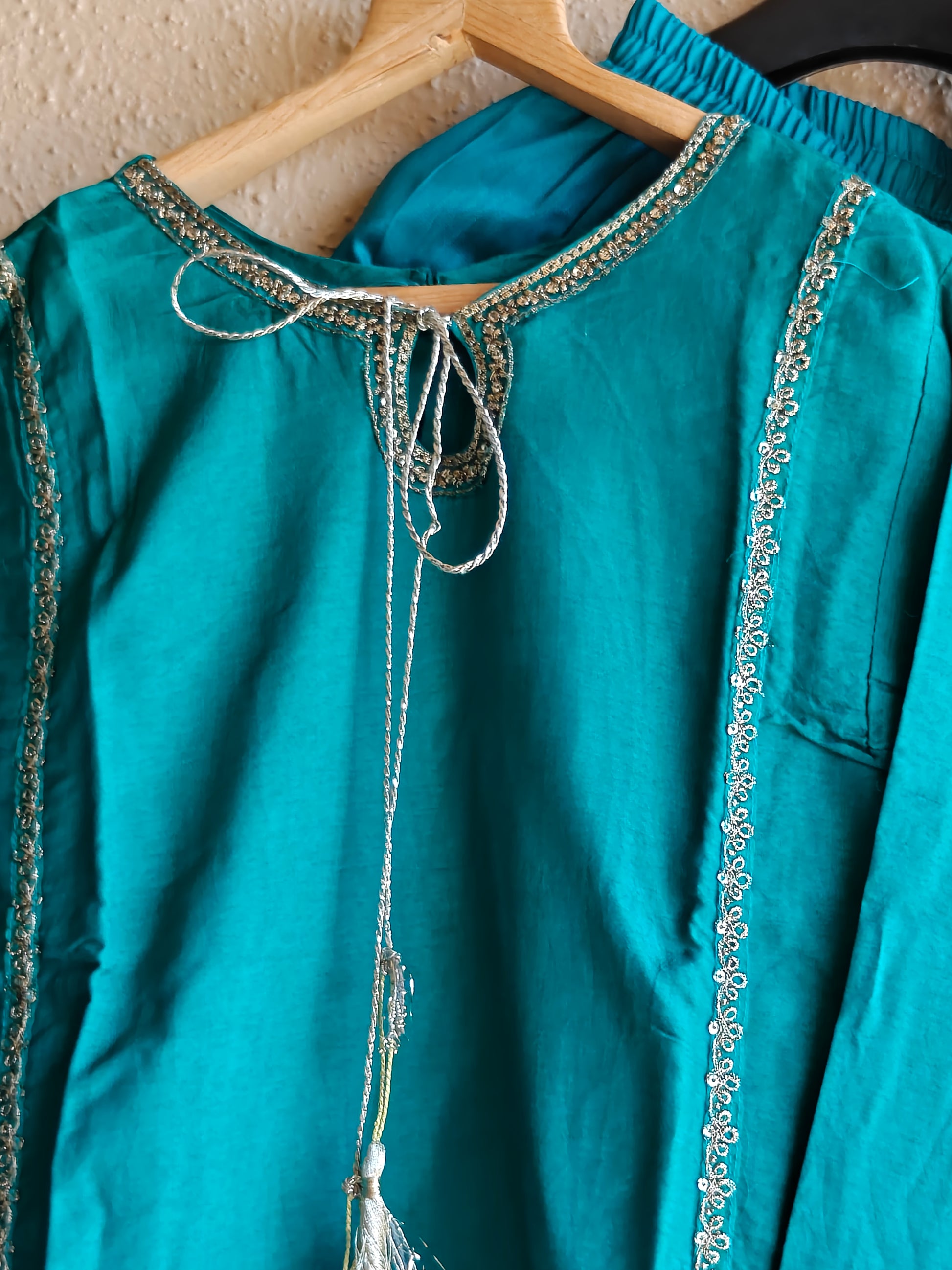 Neel-E-Andaaz